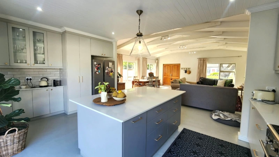 4 Bedroom Property for Sale in Loerie Park Western Cape